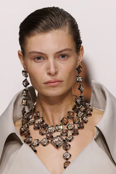 Look 28
